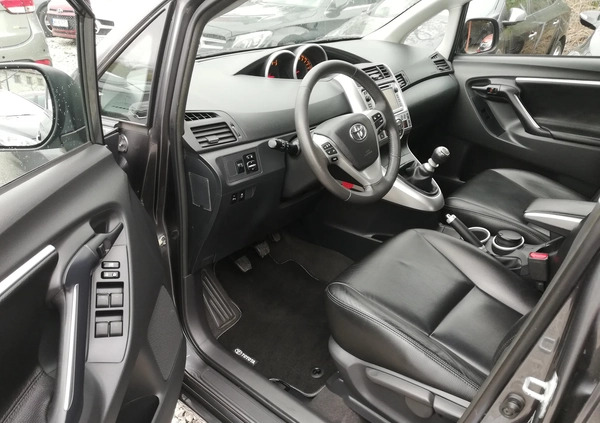 Toyota Verso cena 35900 przebieg: 187000, rok produkcji 2012 z Piastów małe 277